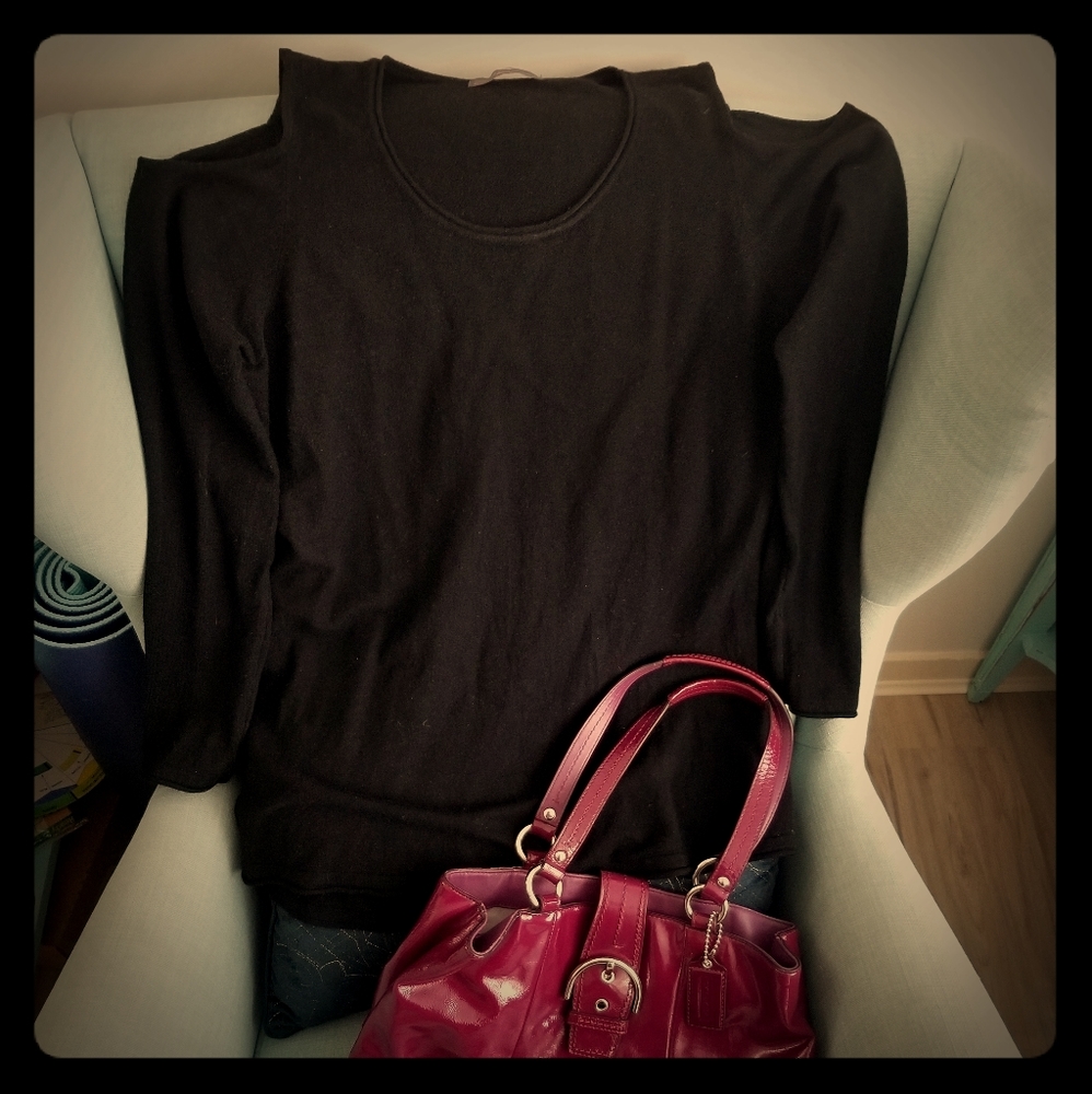 Black Cold-shoulder Top, sz M